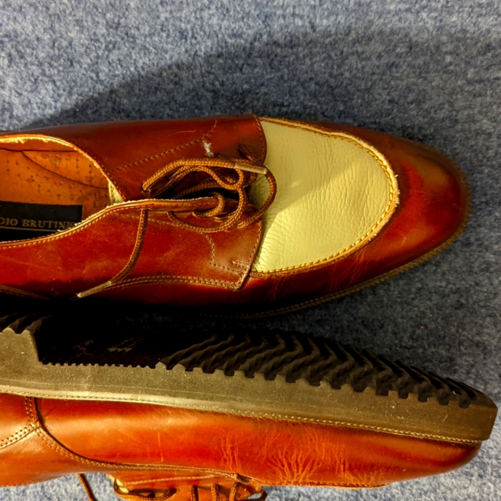 Men two tone Italian leather lace up shoes colors is Rust and beige never worn.